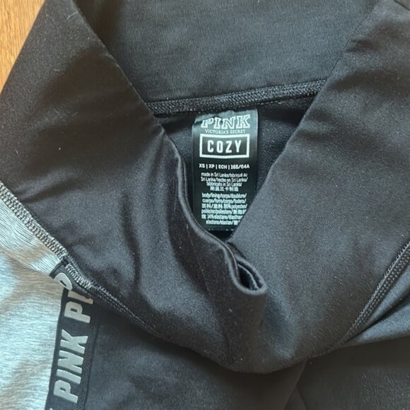 PINK VICTORIA SECRET BLACK AND GRAY LEGGINGS IN SIZE XS - Picture 4 of 4